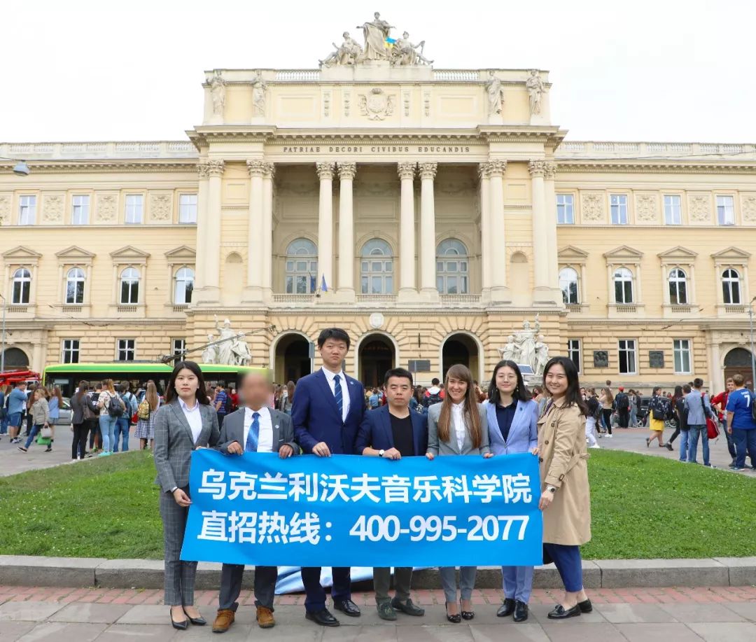 弗拉基米尔·泽连斯基(volodymyr zelensky) 访问乌克兰利沃夫国立